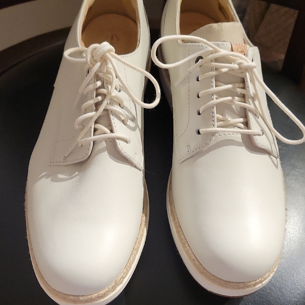 Clarks White Sneakers Modern Minimalist Design